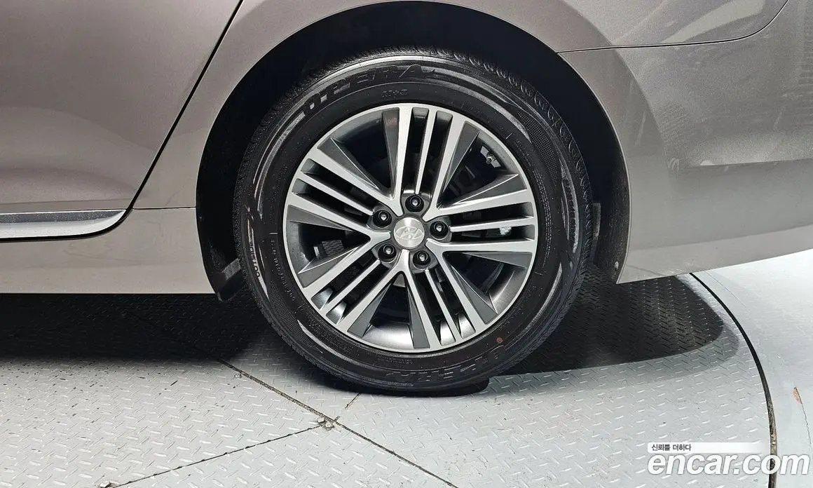 Hyundai Grandeur 2013 2.4 автомат (гидро), фото 7 Hyundai Grandeur 2013 2.4 автомат (гидро), фото 7