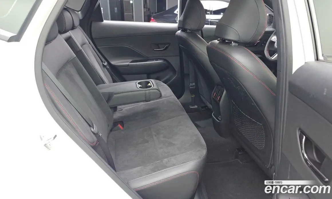 Hyundai Kona 2023 1.6 автомат (гидро), фото 17