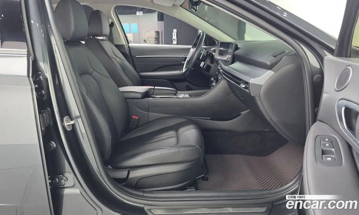 Hyundai Sonata 2023 1.6 автомат (гидро), фото 17