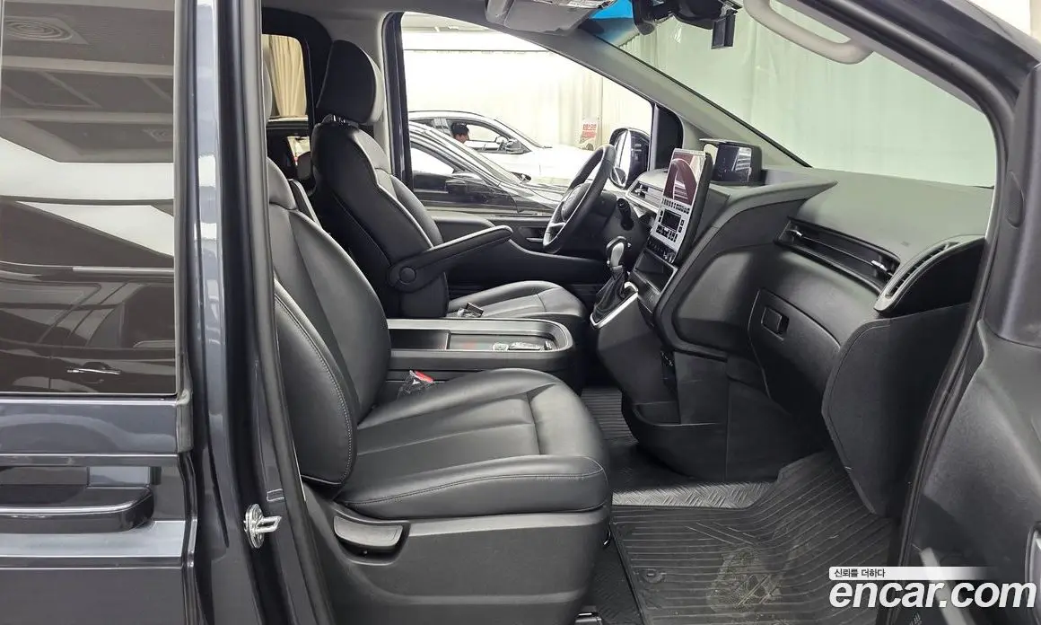 Hyundai Staria 2022 3.5 автомат (гидро), фото 17