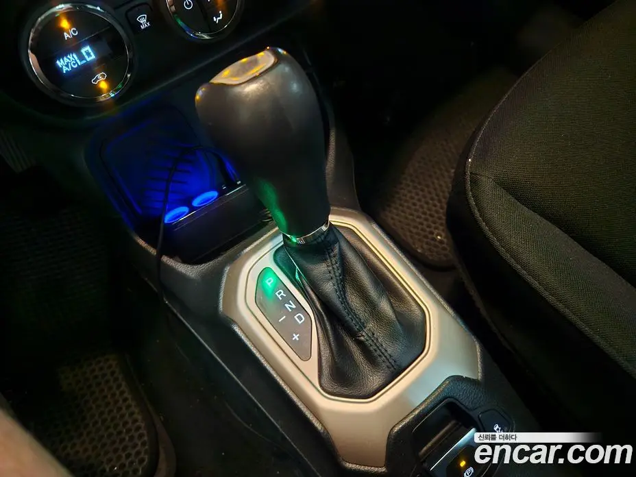Jeep Renegade 2016 2.4 автомат (гидро), фото 13 Jeep Renegade 2016 2.4 автомат (гидро), фото 13