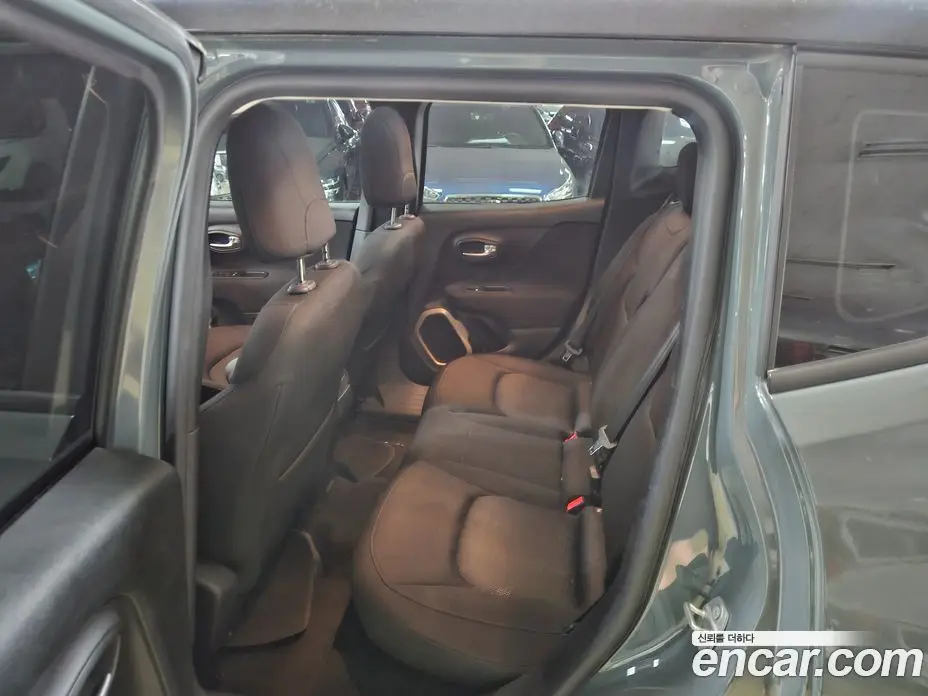 Jeep Renegade 2016 2.4 автомат (гидро), фото 5 Jeep Renegade 2016 2.4 автомат (гидро), фото 5