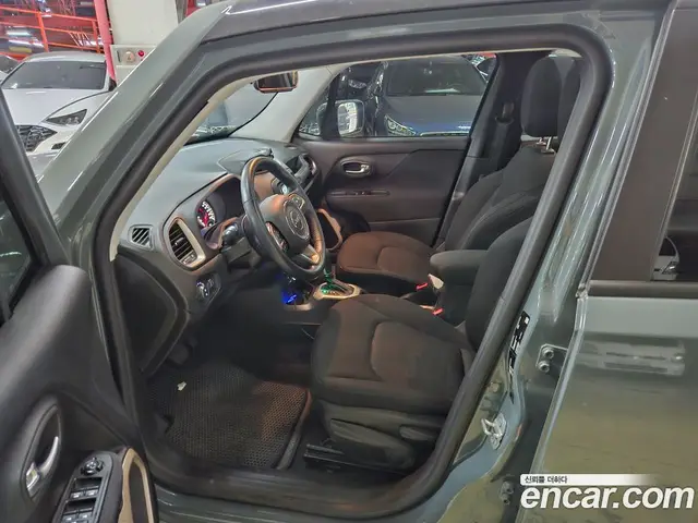 Jeep Renegade 2016 2.4 автомат (гидро), миниатюра 6 Jeep Renegade 2016 2.4 автомат (гидро), миниатюра 6