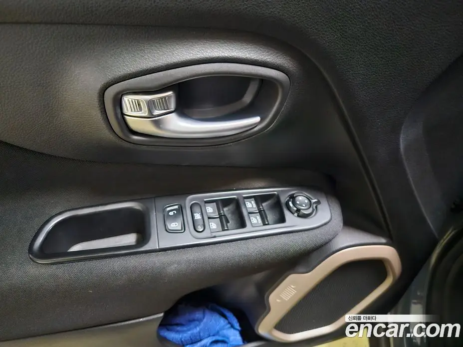 Jeep Renegade 2016 2.4 автомат (гидро), фото 8 Jeep Renegade 2016 2.4 автомат (гидро), фото 8