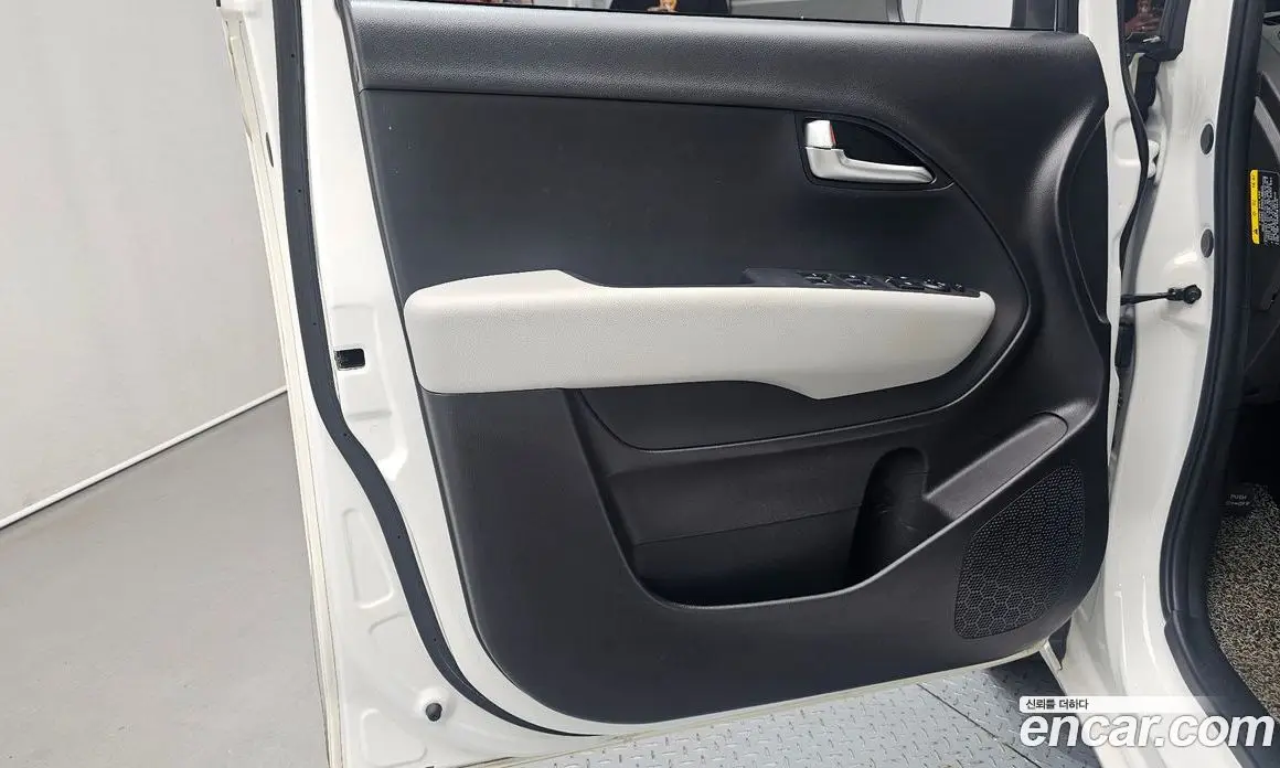 Kia Ray 2023 1.0 автомат (гидро), фото 14