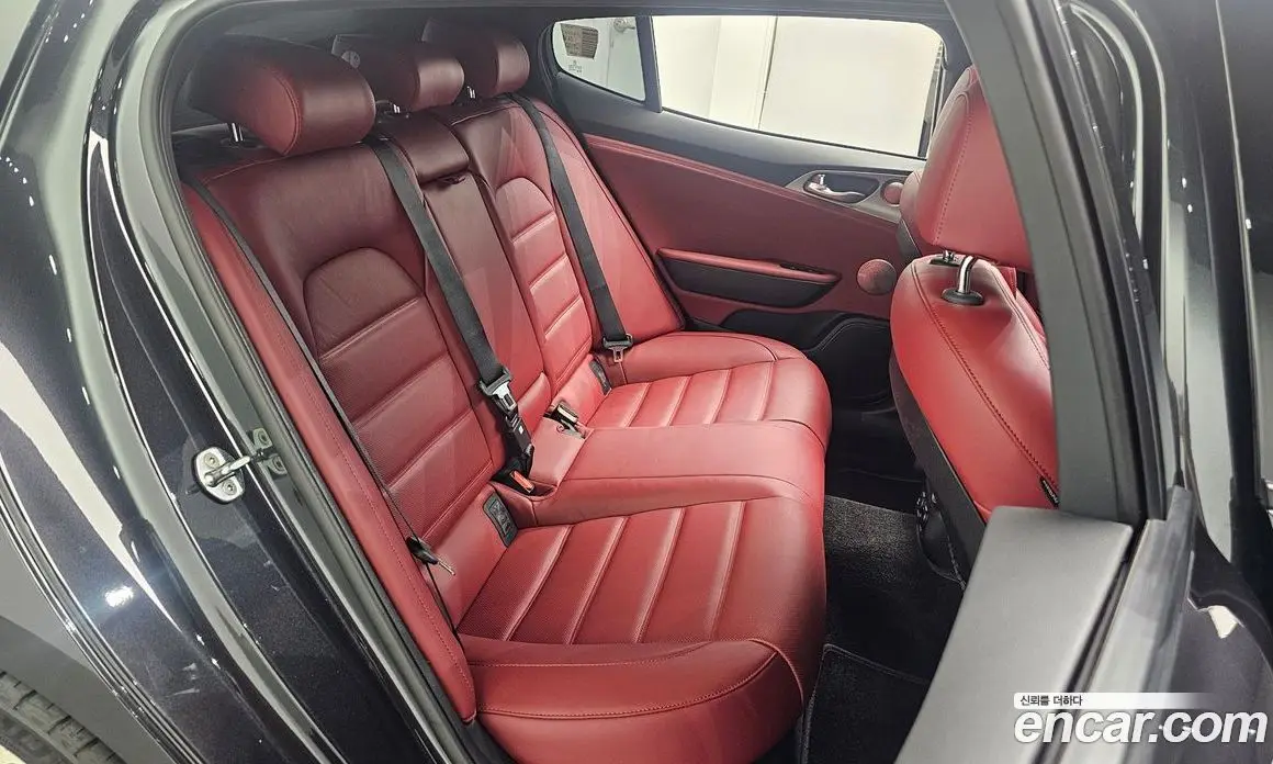 Kia Stinger 2018 3.3 автомат (гидро), фото 17