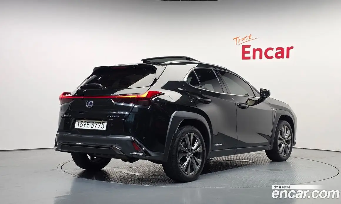Lexus UX 2020 2.0 автомат (гидро), фото 2 Lexus UX 2020 2.0 автомат (гидро), фото 2