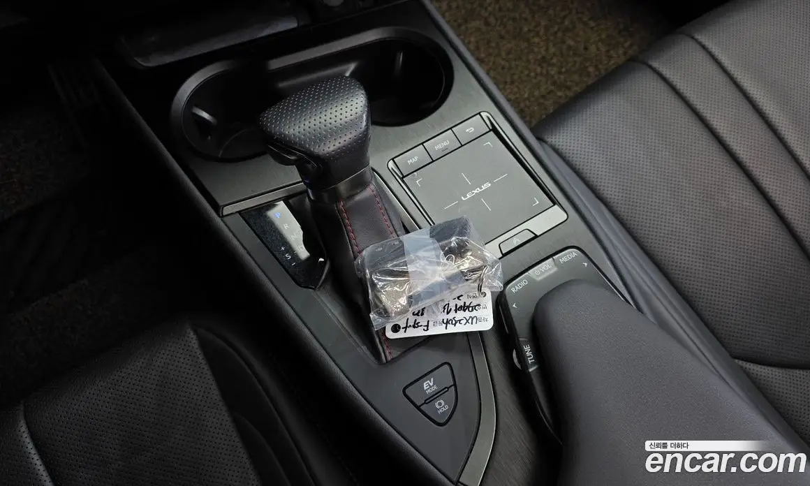 Lexus UX 2020 2.0 автомат (гидро), фото 12 Lexus UX 2020 2.0 автомат (гидро), фото 12