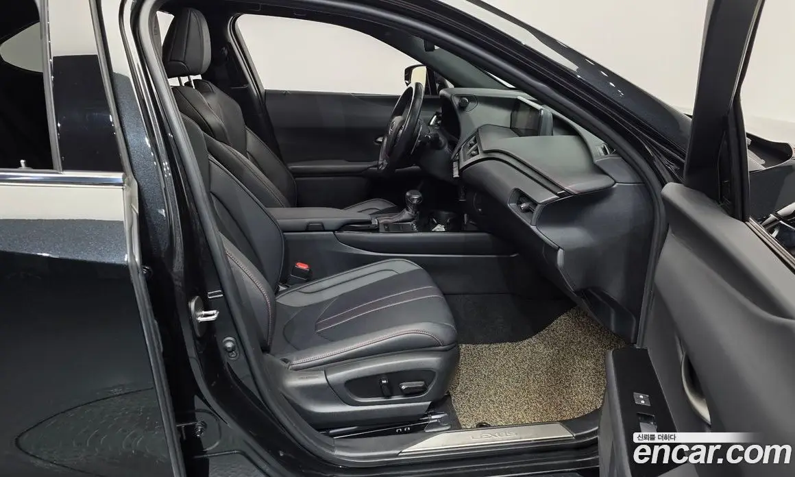 Lexus UX 2020 2.0 автомат (гидро), фото 17 Lexus UX 2020 2.0 автомат (гидро), фото 17