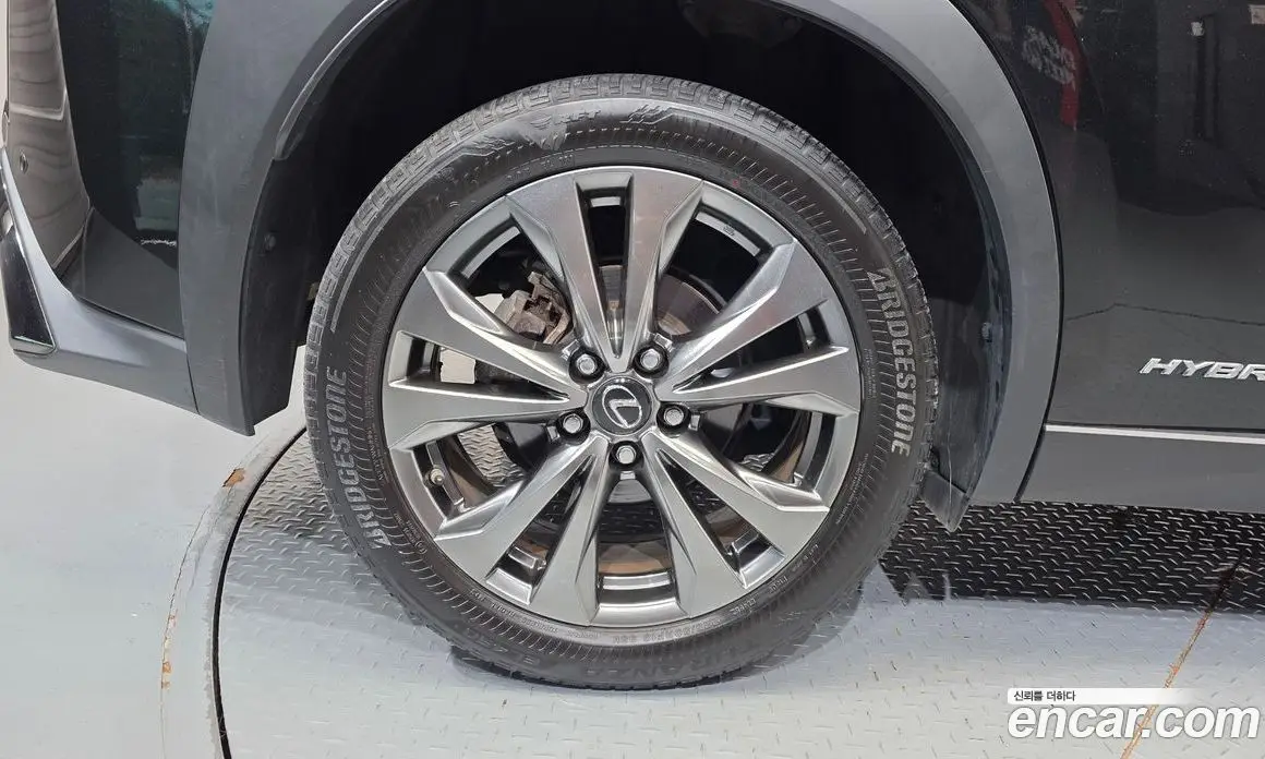 Lexus UX 2020 2.0 автомат (гидро), фото 7 Lexus UX 2020 2.0 автомат (гидро), фото 7