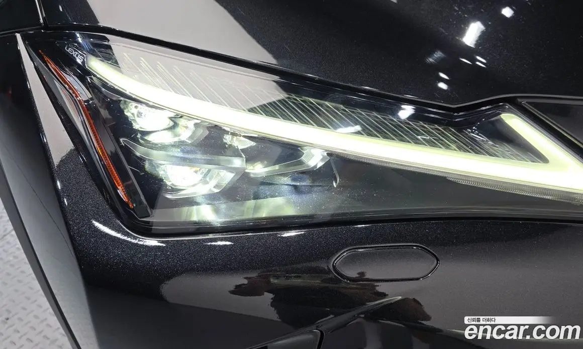 Lexus UX 2020 2.0 автомат (гидро), фото 8 Lexus UX 2020 2.0 автомат (гидро), фото 8