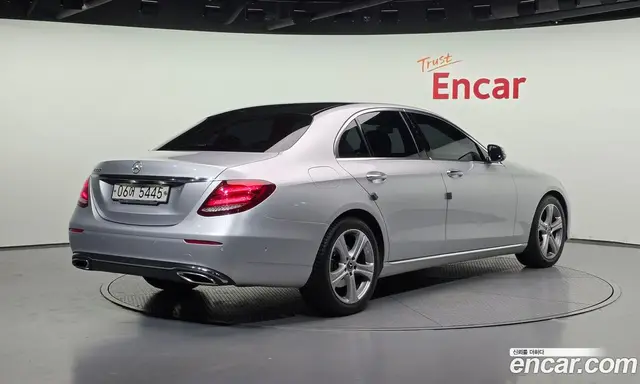 Mercedes-Benz E-Class 2018 2.0 автомат (гидро), миниатюра 2 Mercedes-Benz E-Class 2018 2.0 автомат (гидро), миниатюра 2