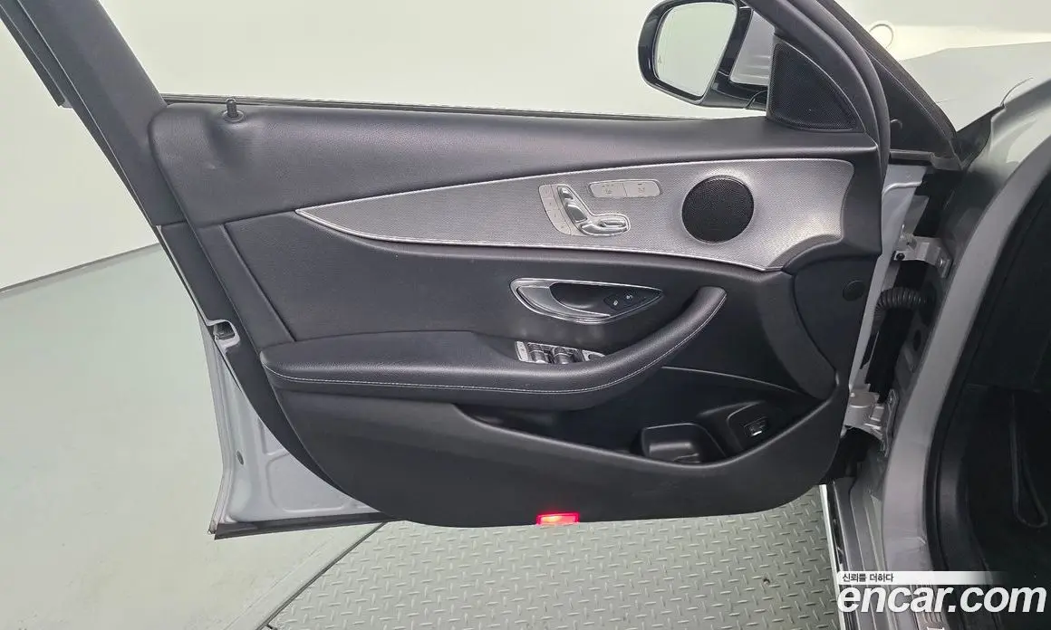 Mercedes-Benz E-Class 2018 2.0 автомат (гидро), фото 14 Mercedes-Benz E-Class 2018 2.0 автомат (гидро), фото 14