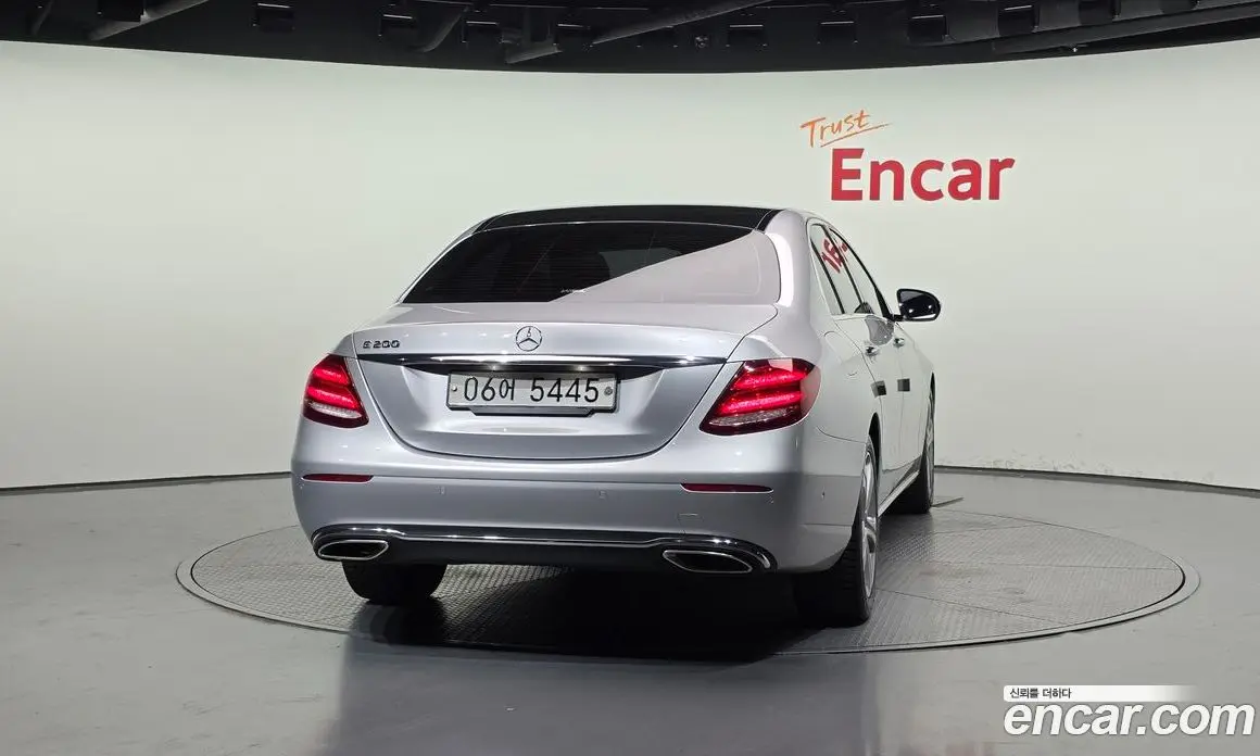 Mercedes-Benz E-Class 2018 2.0 автомат (гидро), фото 4 Mercedes-Benz E-Class 2018 2.0 автомат (гидро), фото 4