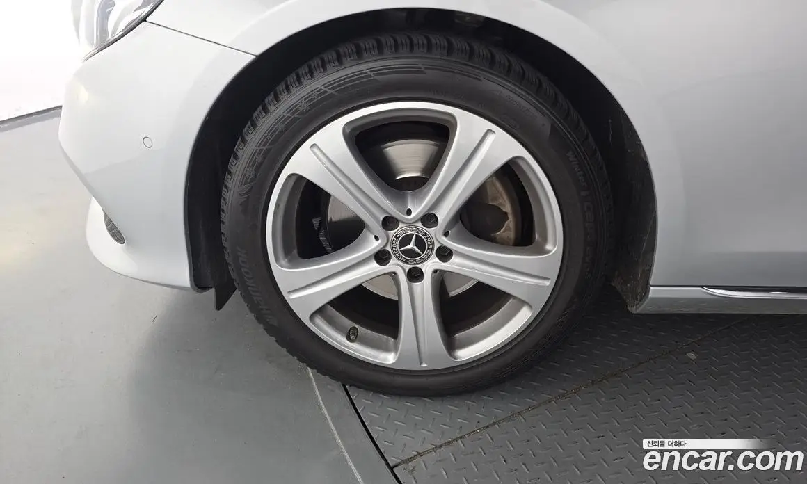 Mercedes-Benz E-Class 2018 2.0 автомат (гидро), фото 5 Mercedes-Benz E-Class 2018 2.0 автомат (гидро), фото 5