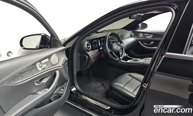 Mercedes-Benz E-Class 2022 2.0 автомат (гидро), миниатюра 12