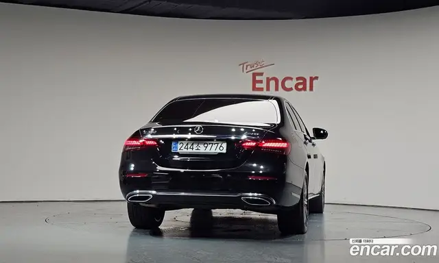 Mercedes-Benz E-Class 2022 2.0 автомат (гидро), миниатюра 3 Mercedes-Benz E-Class 2022 2.0 автомат (гидро), миниатюра 3