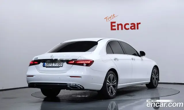 Mercedes-Benz E-Class 2022 2.0 автомат (гидро), миниатюра 2