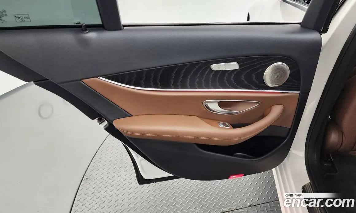 Mercedes-Benz E-Class 2022 2.0 автомат (гидро), фото 15