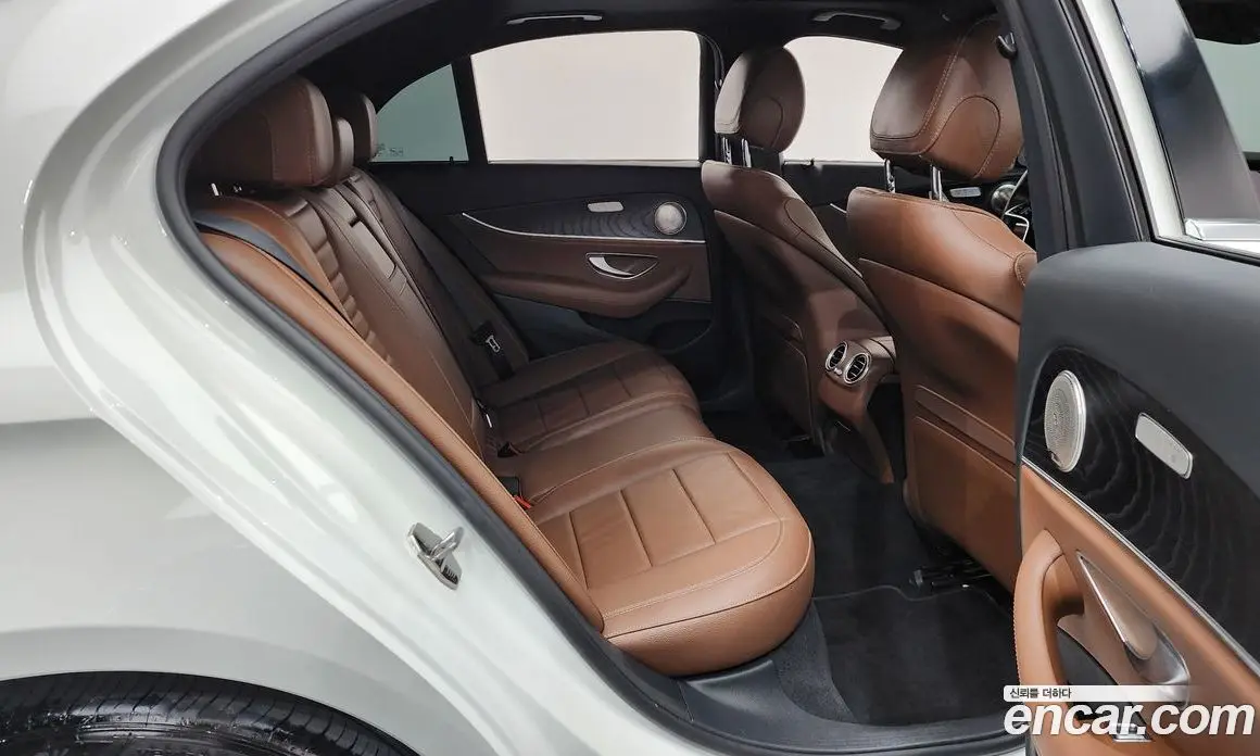 Mercedes-Benz E-Class 2022 2.0 автомат (гидро), фото 17