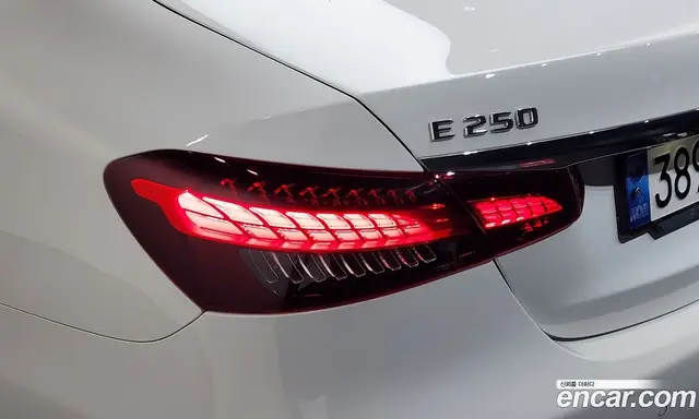 Mercedes-Benz E-Class 2022 2.0 автомат (гидро), миниатюра 9