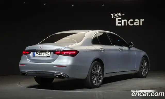 Mercedes-Benz E-Class 2023 2.0 автомат (гидро), миниатюра 2