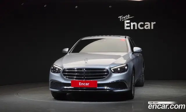 Mercedes-Benz E-Class 2023 2.0 автомат (гидро), миниатюра 3