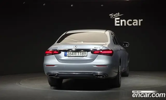 Mercedes-Benz E-Class 2023 2.0 автомат (гидро), миниатюра 4