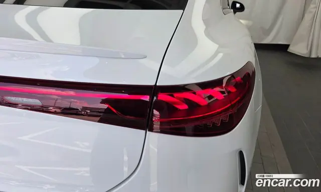Mercedes-Benz EQS 2022 0.3 автомат (гидро), миниатюра 9