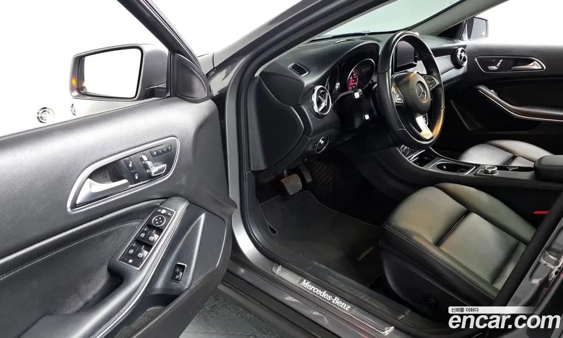 Mercedes-Benz GLA-Class 2017 2.0 автомат (гидро), фото 12 Mercedes-Benz GLA-Class 2017 2.0 автомат (гидро), фото 12