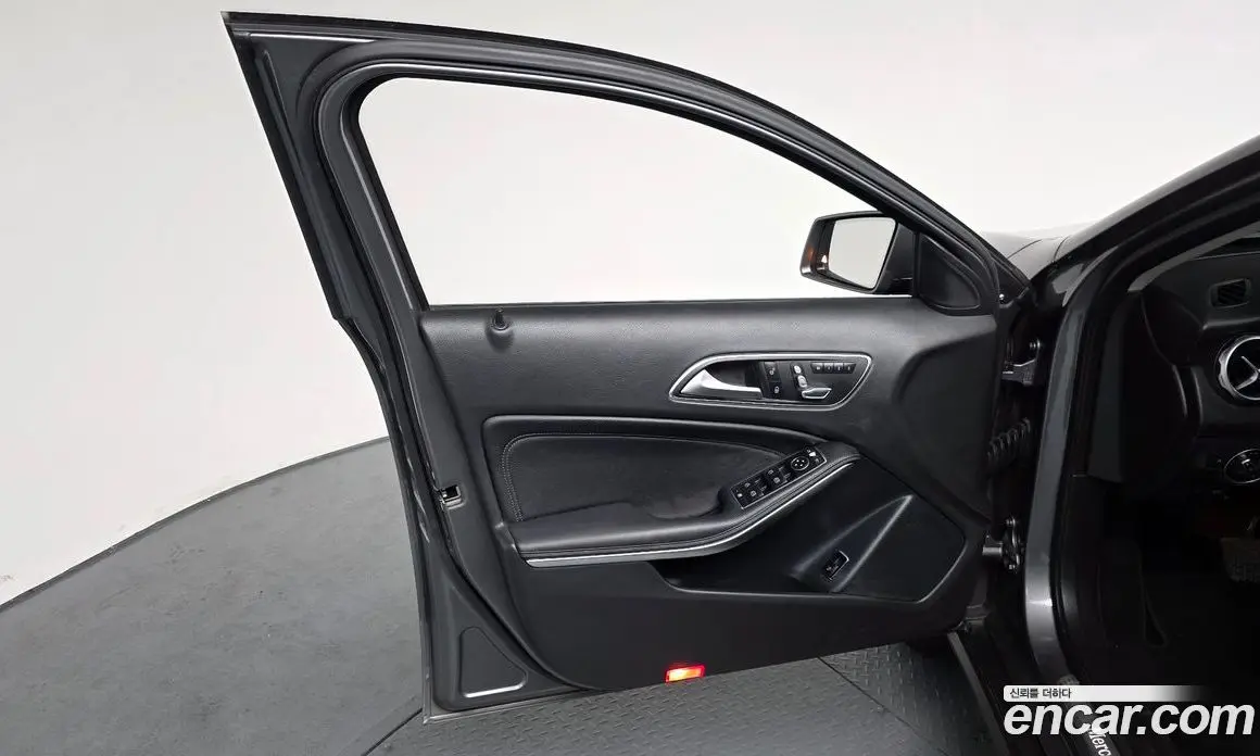 Mercedes-Benz GLA-Class 2017 2.0 автомат (гидро), фото 13 Mercedes-Benz GLA-Class 2017 2.0 автомат (гидро), фото 13