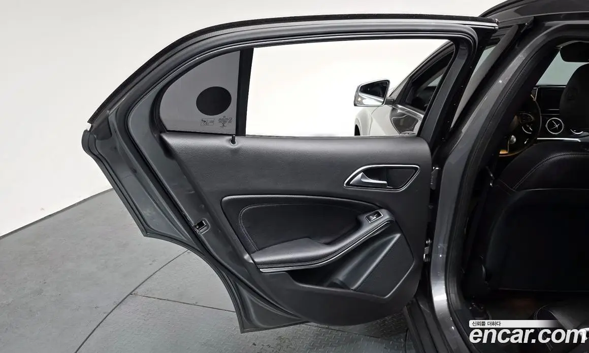 Mercedes-Benz GLA-Class 2017 2.0 автомат (гидро), фото 14 Mercedes-Benz GLA-Class 2017 2.0 автомат (гидро), фото 14