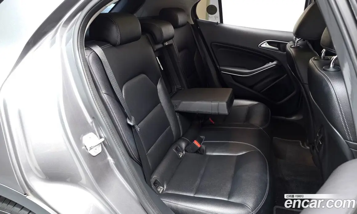 Mercedes-Benz GLA-Class 2017 2.0 автомат (гидро), фото 16 Mercedes-Benz GLA-Class 2017 2.0 автомат (гидро), фото 16