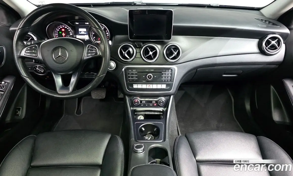 Mercedes-Benz GLA-Class 2017 2.0 автомат (гидро), фото 9 Mercedes-Benz GLA-Class 2017 2.0 автомат (гидро), фото 9
