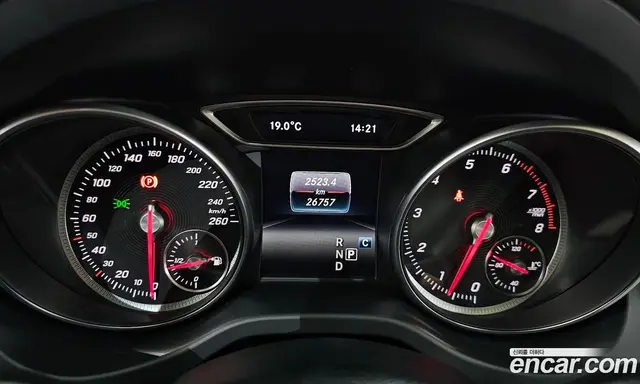 Mercedes-Benz GLA-Class 2019 2.0 автомат (гидро), миниатюра 11
