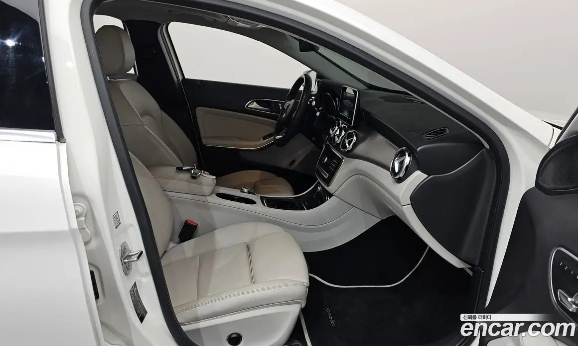 Mercedes-Benz GLA-Class 2019 2.0 автомат (гидро), фото 16