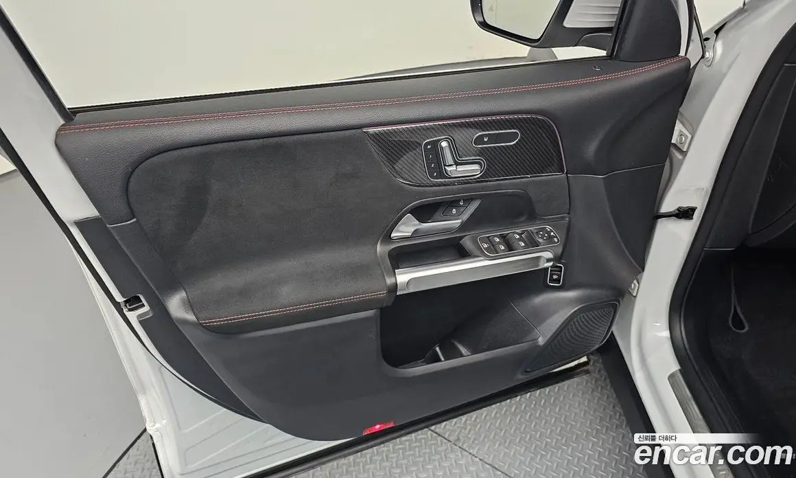 Mercedes-Benz GLB-Class 2022 2.0 автомат (гидро), фото 14
