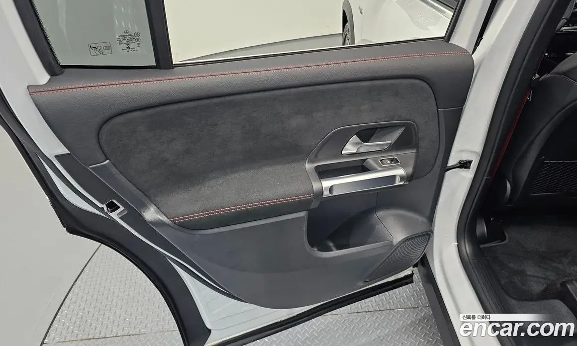 Mercedes-Benz GLB-Class 2022 2.0 автомат (гидро), фото 15
