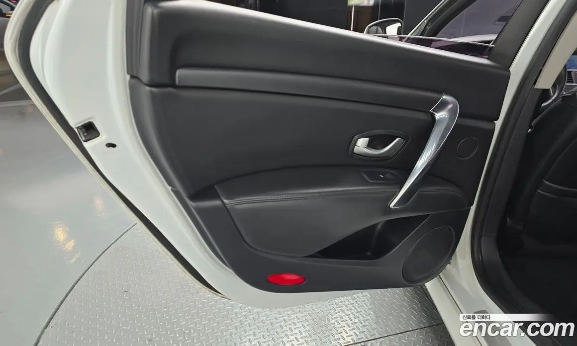 Renault (Samsung) SM7 2016 2.0 автомат (гидро), фото 15 Renault (Samsung) SM7 2016 2.0 автомат (гидро), фото 15