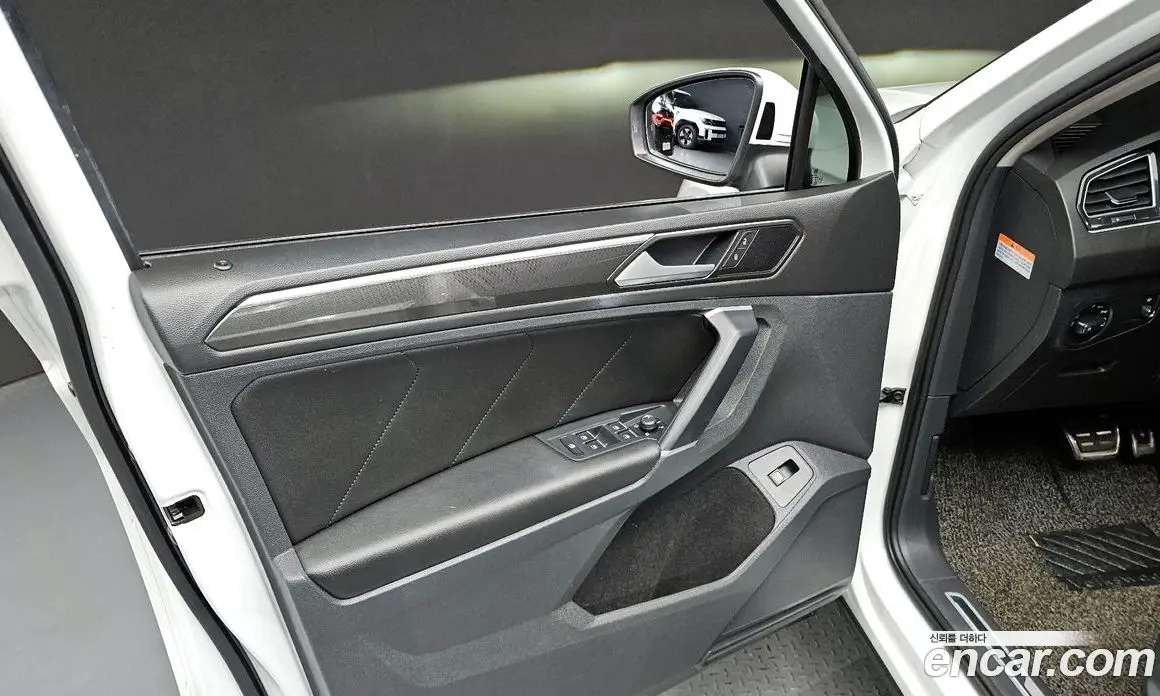 Volkswagen Tiguan 2018 2.0 автомат (гидро), фото 13
