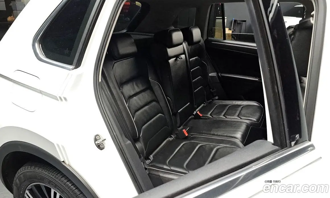 Volkswagen Tiguan 2018 2.0 автомат (гидро), фото 15