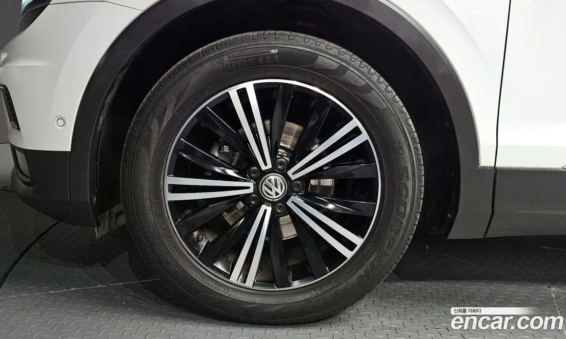 Volkswagen Tiguan 2018 2.0 автомат (гидро), фото 4