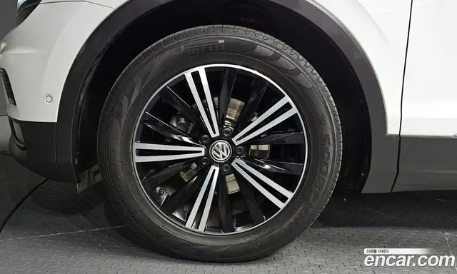 Volkswagen Tiguan 2018 2.0 автомат (гидро), миниатюра 4