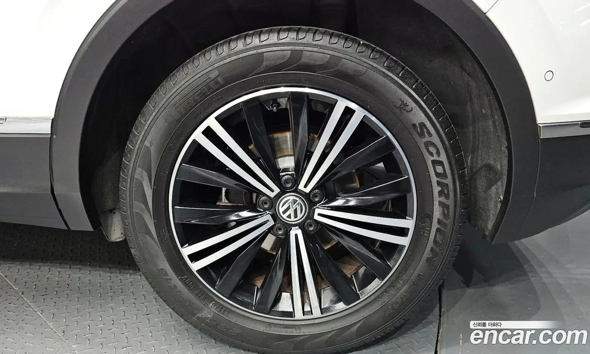 Volkswagen Tiguan 2018 2.0 автомат (гидро), фото 6