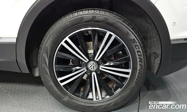 Volkswagen Tiguan 2018 2.0 автомат (гидро), миниатюра 6