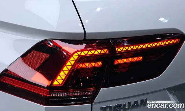 Volkswagen Tiguan 2018 2.0 автомат (гидро), миниатюра 8
