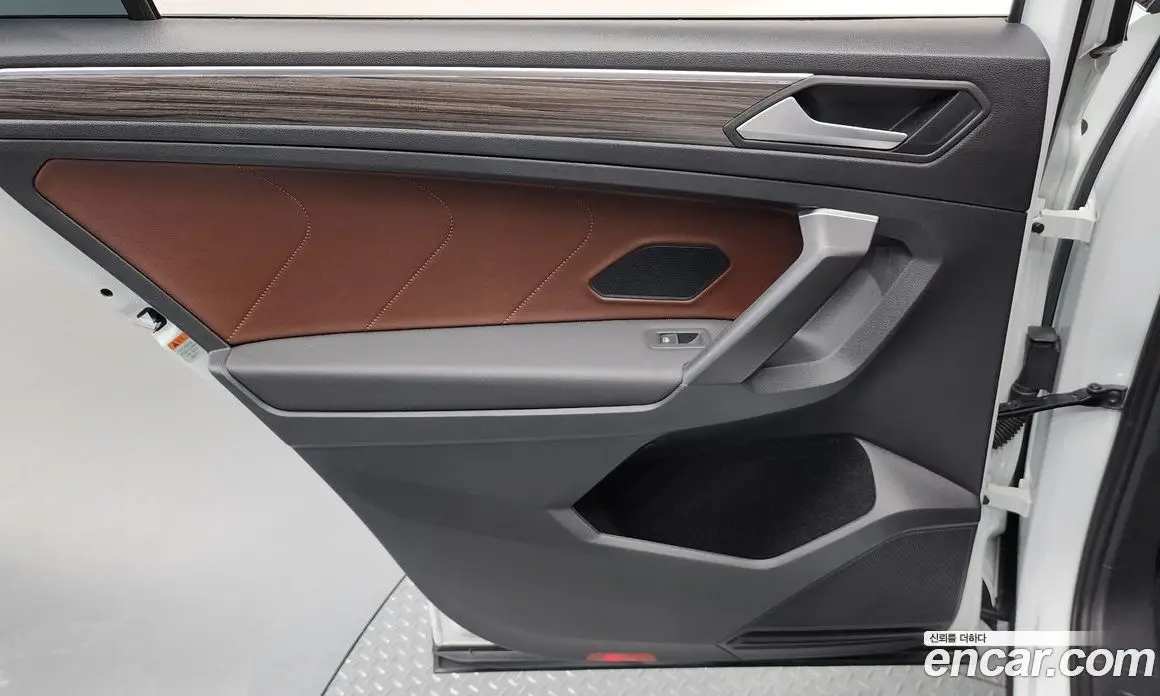 Volkswagen Tiguan 2022 2.0 автомат (гидро), фото 15