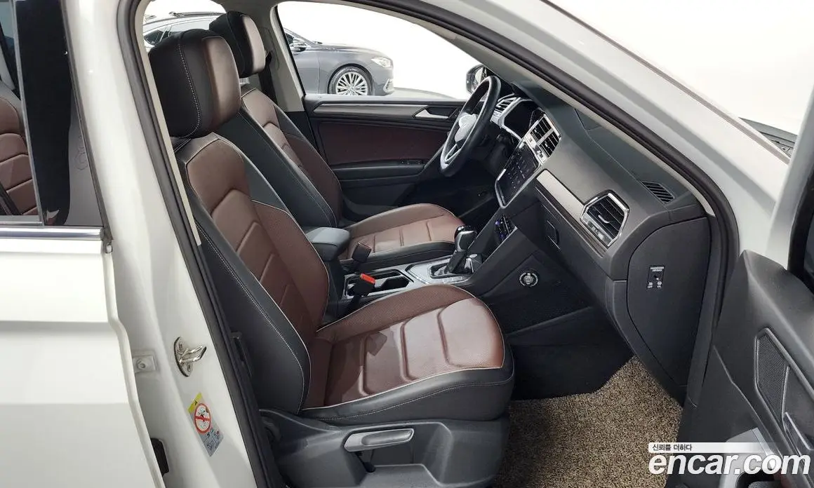 Volkswagen Tiguan 2022 2.0 автомат (гидро), фото 16