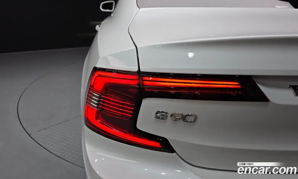 Volvo S90 2022 2.0 автомат (гидро), фото 9 Volvo S90 2022 2.0 автомат (гидро), фото 9