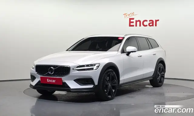 Volvo V60, 2020, 67 680 км